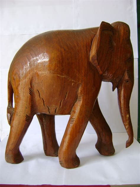 木雕大象 廚房在龍邊